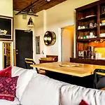 Rustic 1 Bedroom Loft Apartment In Queen Street West