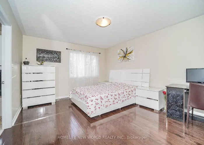 Beautiful Toronto Homestay- 15 Min To Downtown- Free Parking