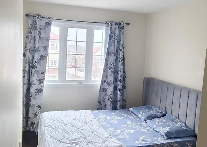 Cozy N Beautiful Room Near Transit, Restaurants- High Speed Internet, Free Parking