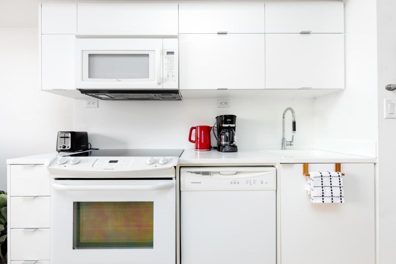Walk To Rogers, Scotia Arena, Cn Tower Apartment *