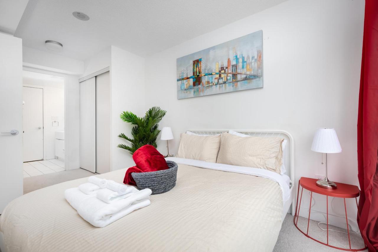 Walk To Rogers, Scotia Arena, Cn Tower Apartment *