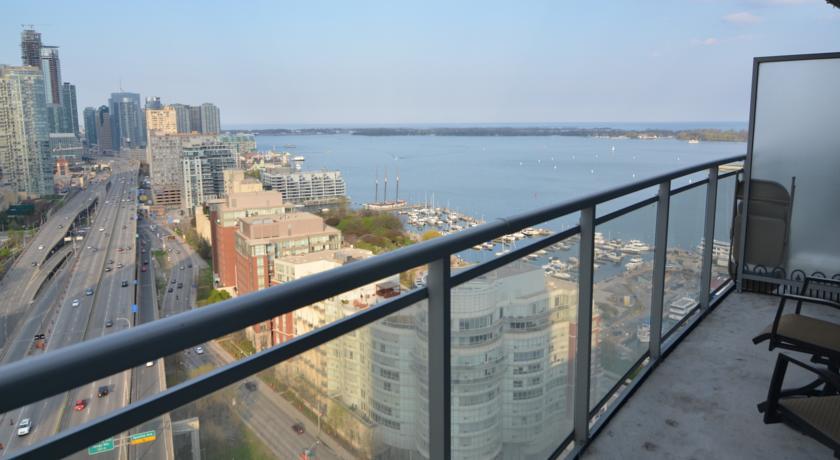 Holiday home Escape - Lakeshore- 38 Dan Leckie Way Toronto
