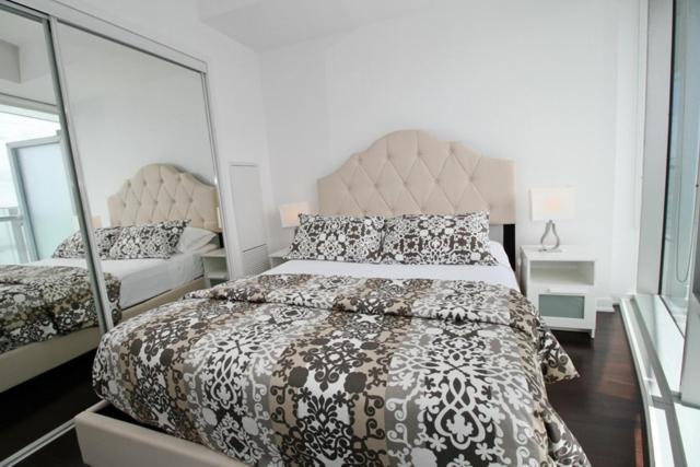 Apartment Presidential 2br 1 Condo, Entertainment District - Downtown With Cn Tower View, Balcony, Pool & Hot Tub Toronto