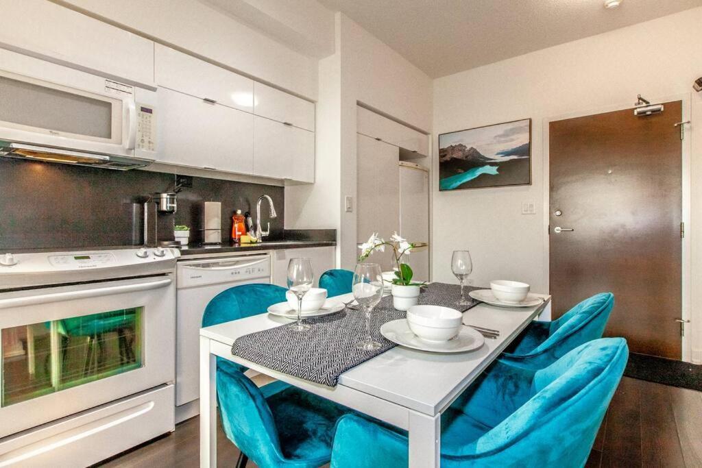 Apartment Stylish 2br W/stunning Lake & Sunset Views Toronto