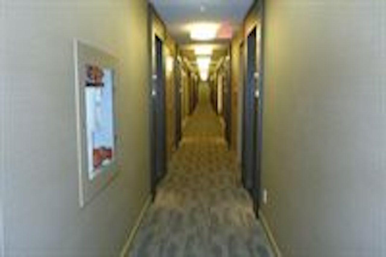 E.s.i Furnished At Fly Toronto