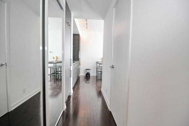 Presidential 2br 1 Condo, Entertainment District - Downtown With Cn Tower View, Balcony, Pool & Hot Tub *