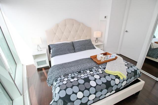 Presidential 2br 1 Condo, Entertainment District - Downtown With Cn Tower View, Balcony, Pool & Hot Tub Apartment *