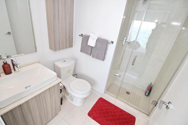 Presidential 2br 1 Condo, Entertainment District - Downtown With Cn Tower View, Balcony, Pool & Hot Tub *