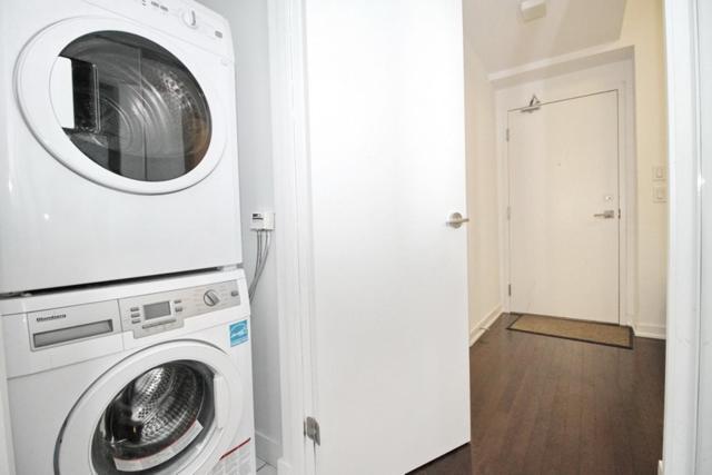 Presidential 2br 1 Condo, Entertainment District - Downtown With Cn Tower View, Balcony, Pool & Hot Tub *