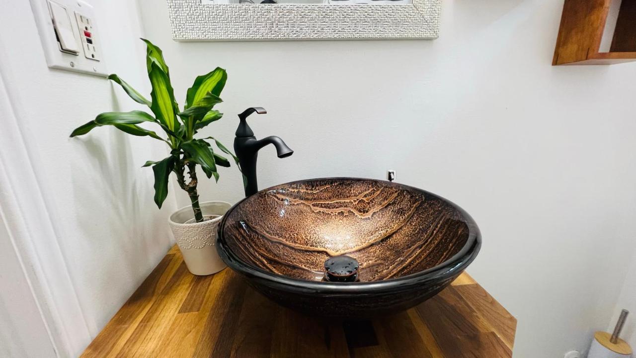 - Free Parking Bed & Breakfast Toronto
