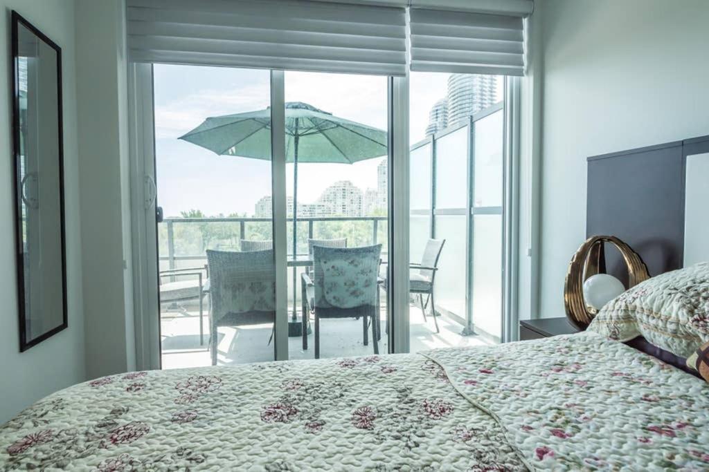 Apartment 1 Bedroom Den Humber Bay Lakeshore Waterfront Mimico