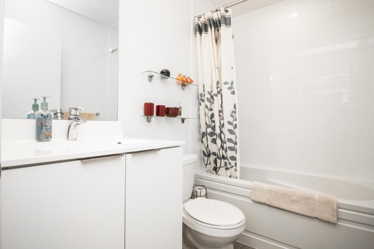 1 Bedroom Den Humber Bay Lakeshore Waterfront Mimico Toronto