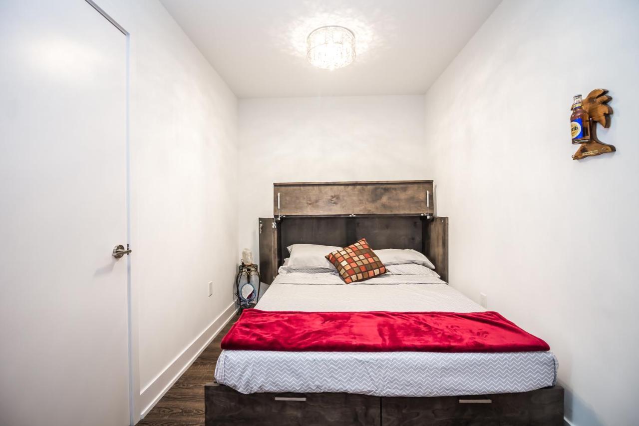 1 Bedroom Den Humber Bay Lakeshore Waterfront Mimico Toronto