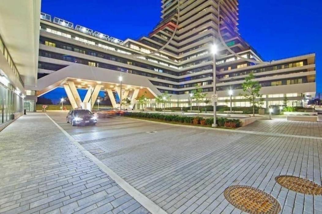 1 Bedroom Den Humber Bay Lakeshore Waterfront Mimico