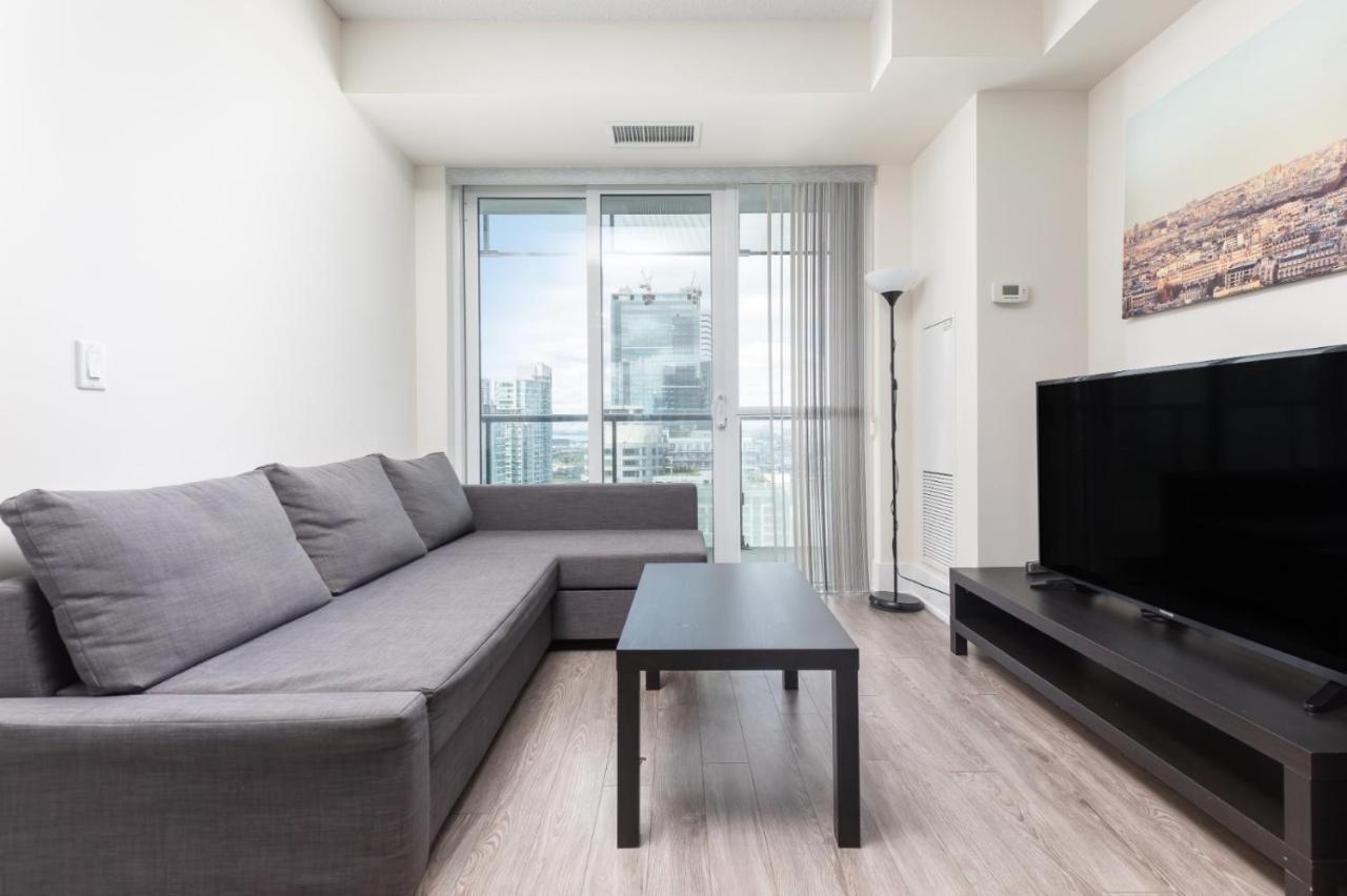 Centrally Located In The Heart Of Downtown Apartment *