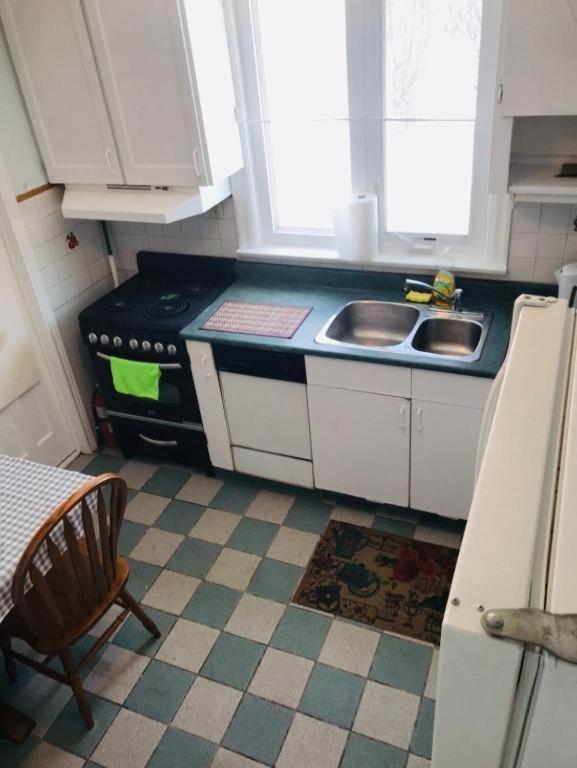 Apartment Relax Ii East York Space Share Toronto