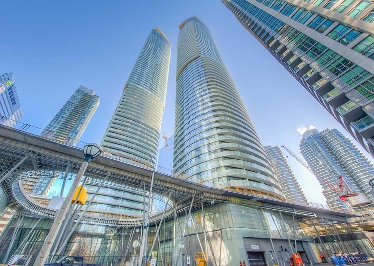 Hotel Comfort Opulence Suites Downtown High Floor With Balcony View Toronto