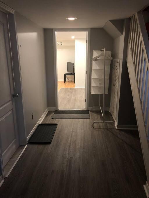 Entire Suite: Private Basement Studio Apartment! *