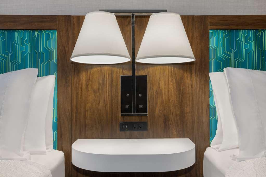 Hotel Hampton & By Hilton Downtown 3*