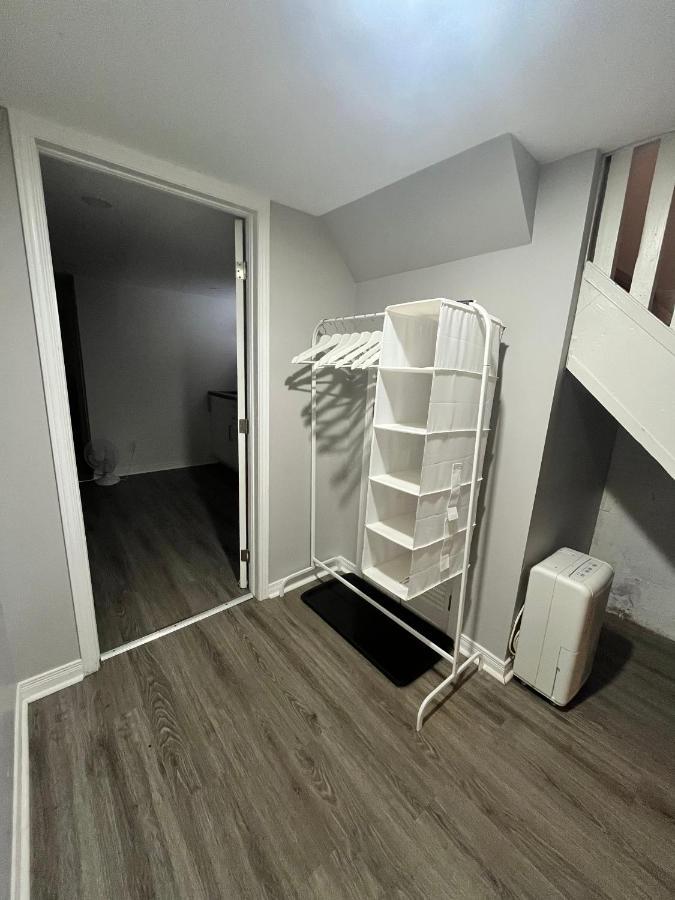 Entire Suite: Private Basement Studio Apartment! *