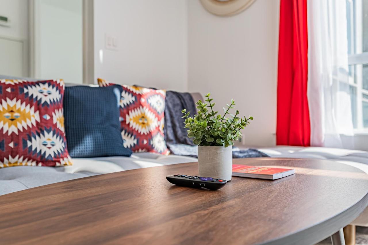 Dan Leckie Apartments *