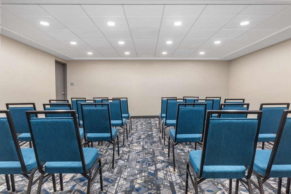 Hampton & By Hilton Downtown 3*