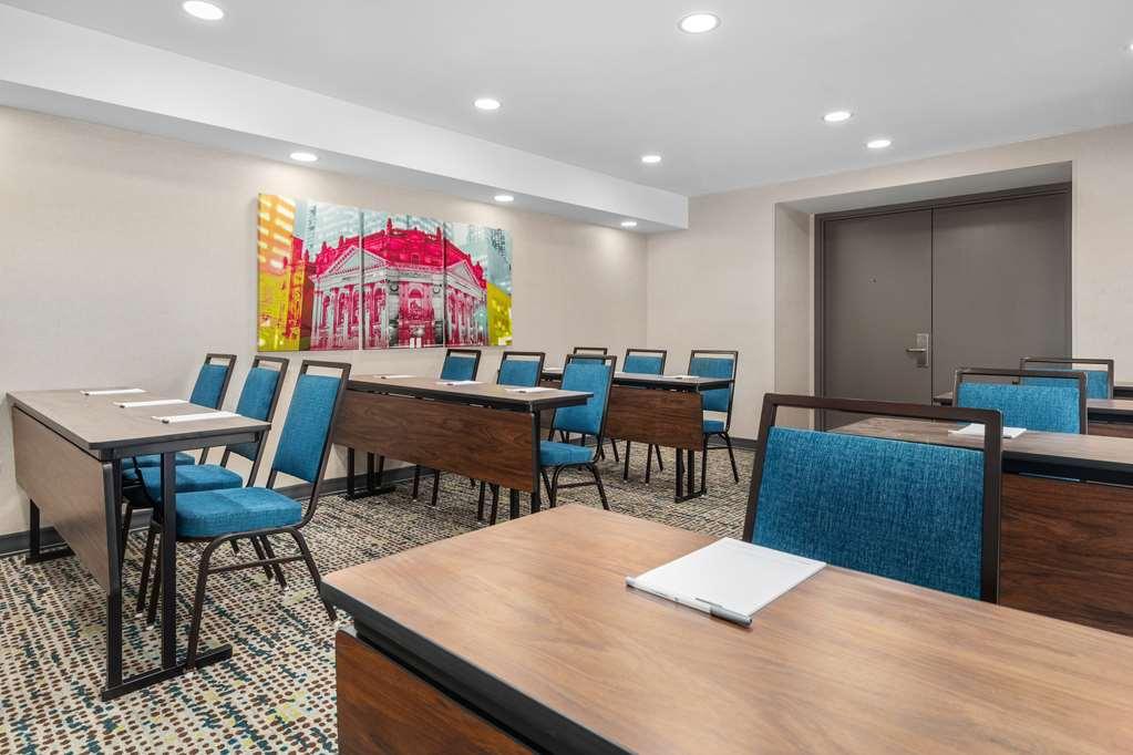 Hampton & By Hilton Downtown Hotel Toronto