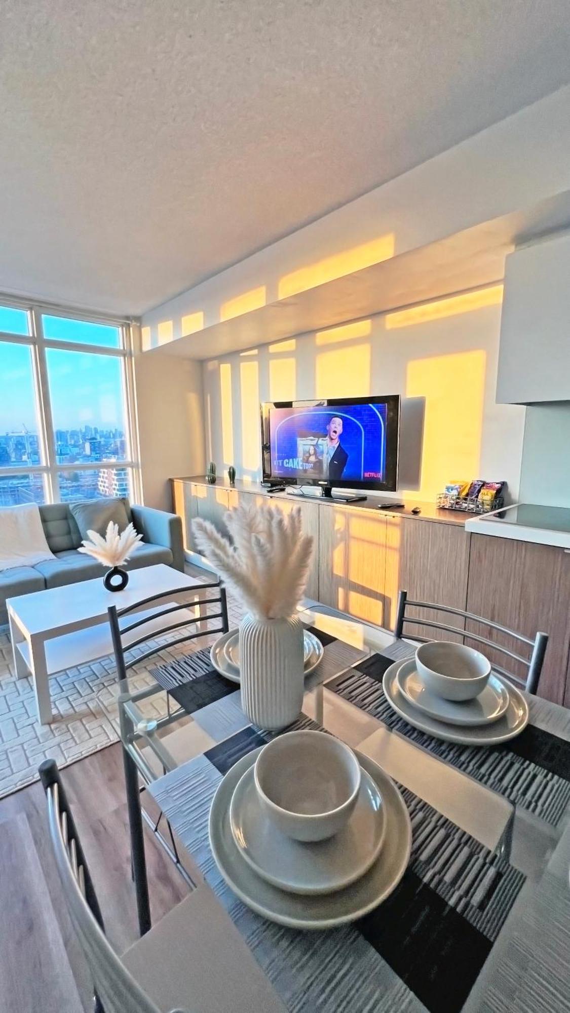 Stunning Luxurious Lakeview By Cn Tower * Toronto