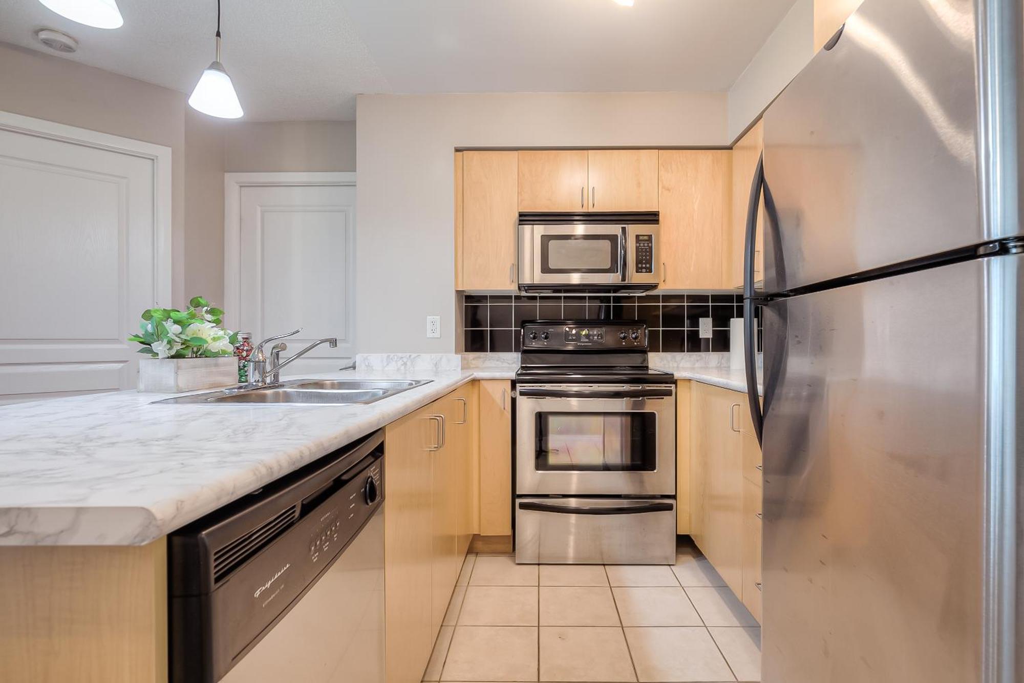 Rivetstays - The Yonge Apartment