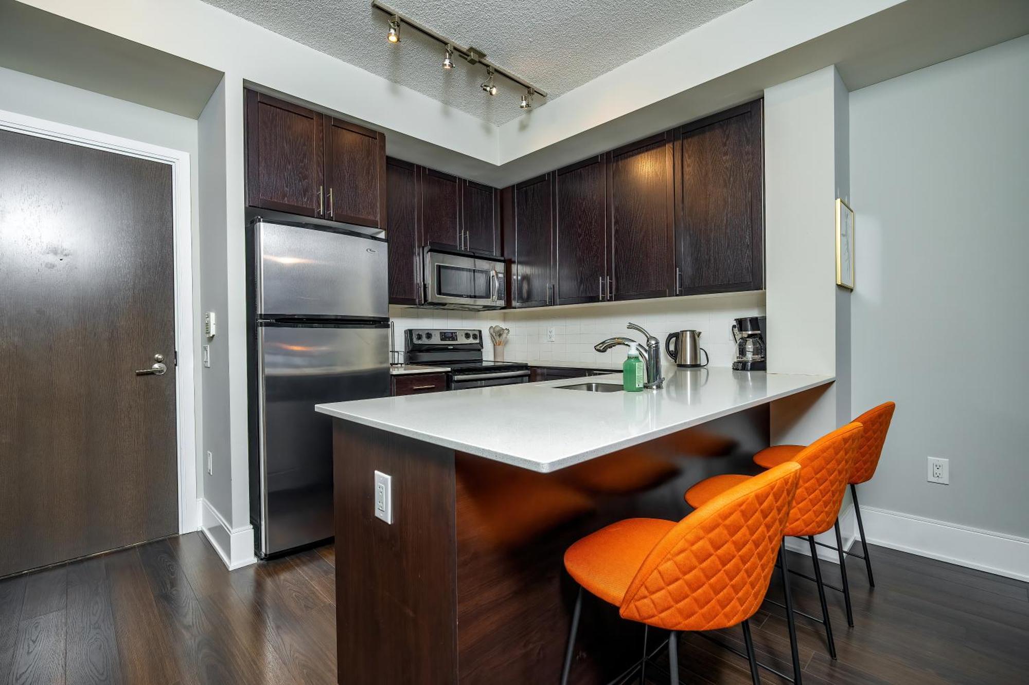 In The Heart Of Downtown Toronto! Apartment
