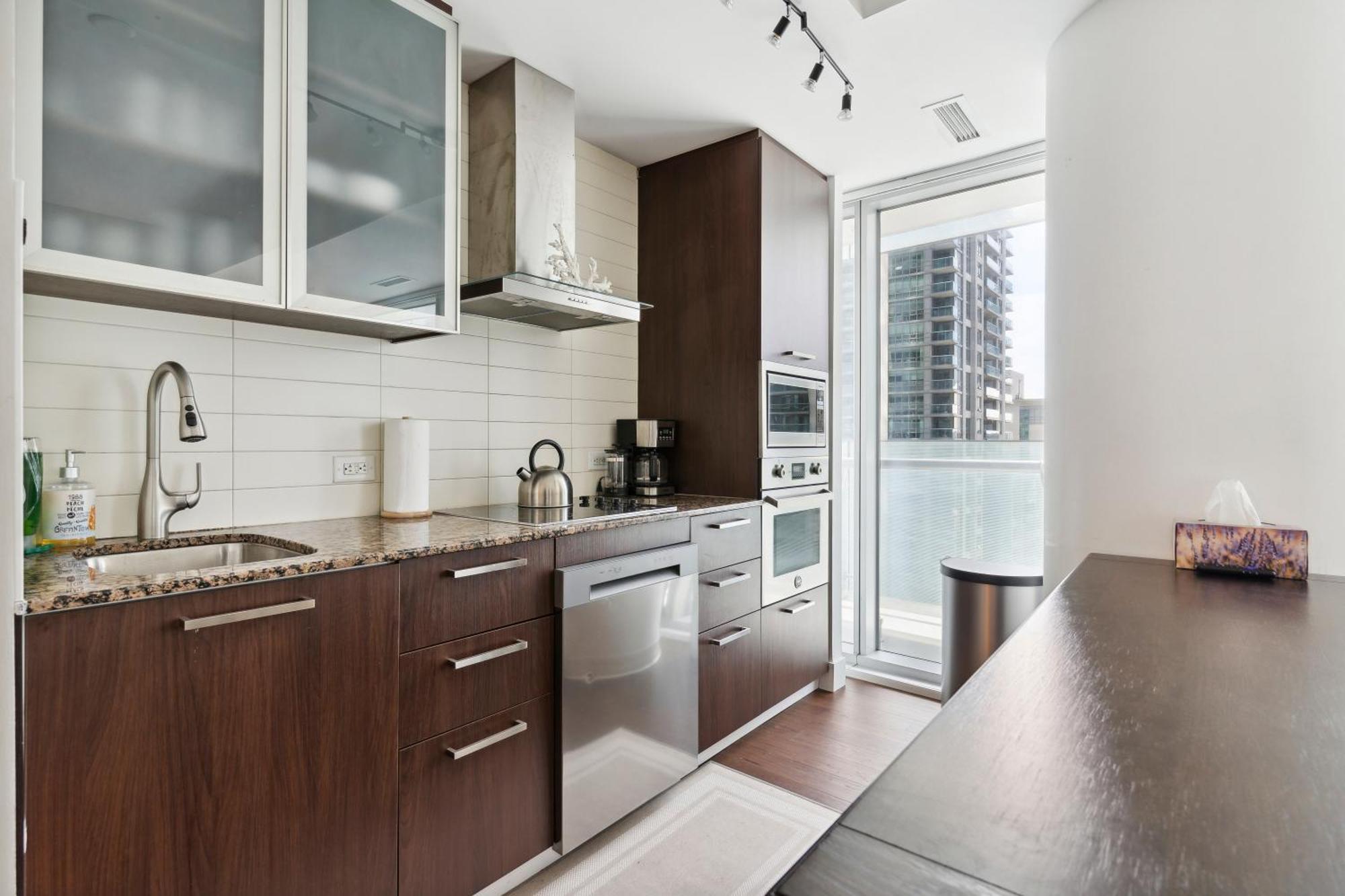 Apartment 2bd Modern Steps From The Cn Tower
