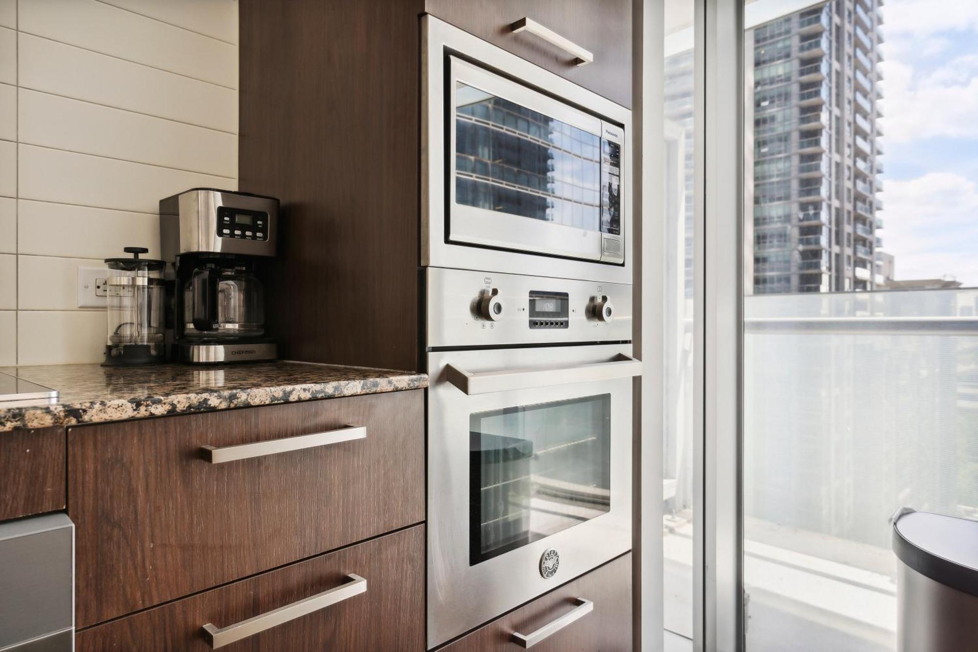 2bd Modern Steps From The Cn Tower Apartment *