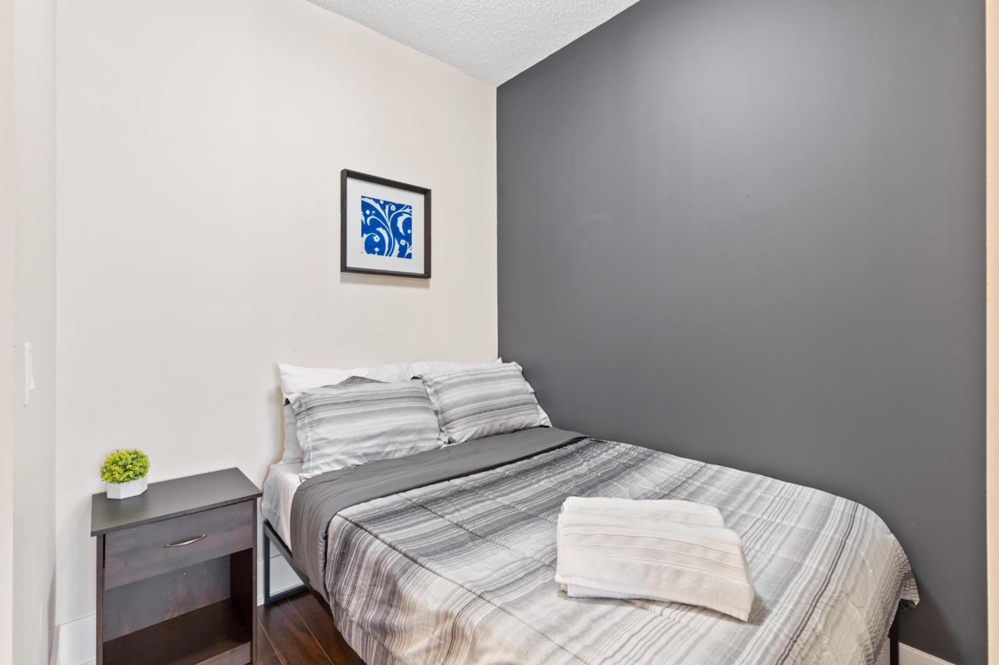 Aparthotel Cn Tower View 2 Bedroom *