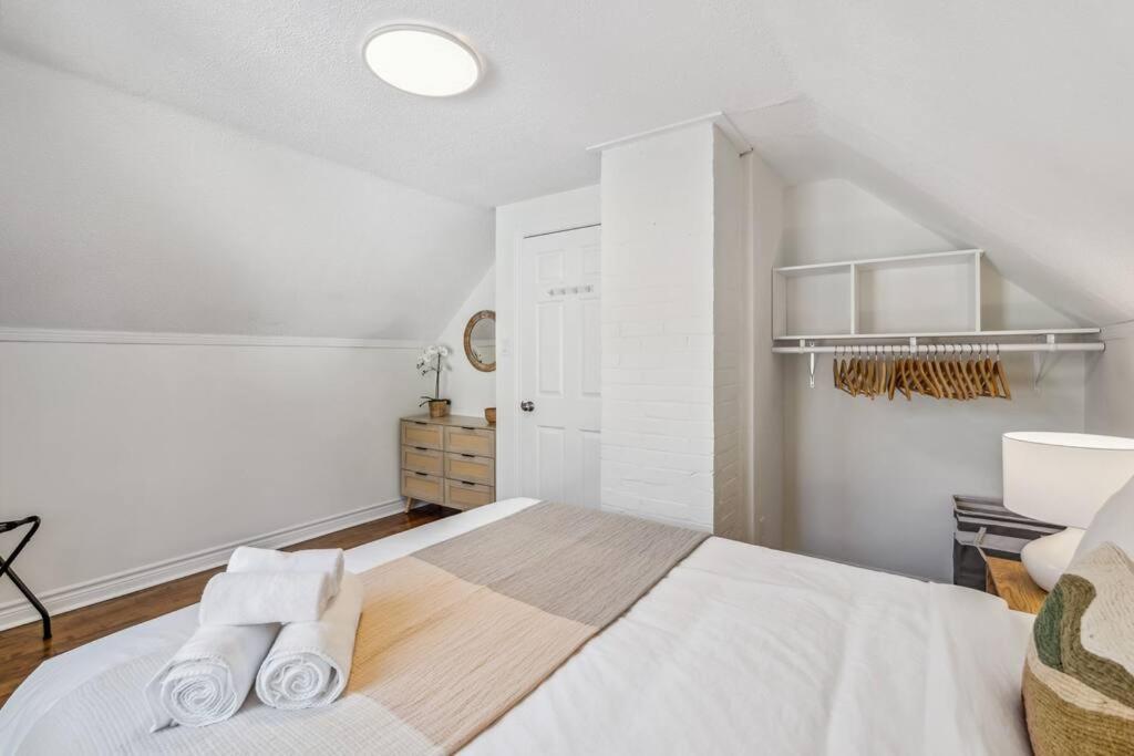 Heritage 3br Etobicoke Gem, Sherway Gardens, Bbq Toronto