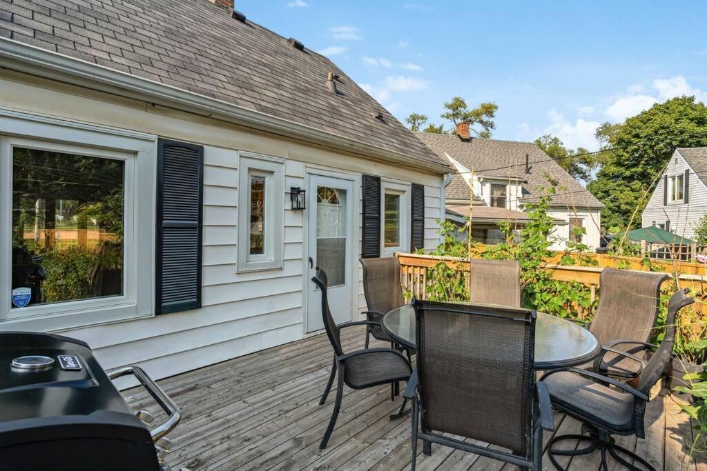 Heritage 3br Etobicoke Gem, Sherway Gardens, Bbq * Toronto