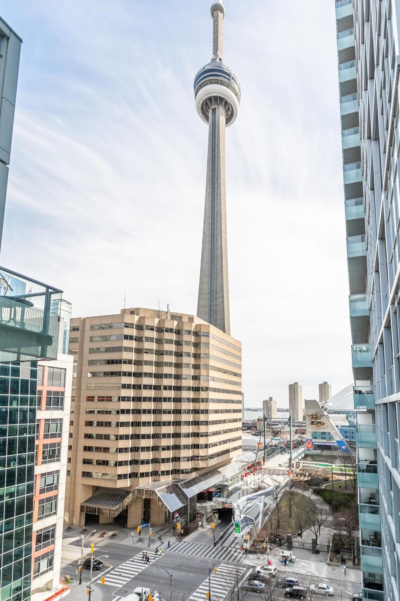 Spacious W Stunning Views Of Downtown *