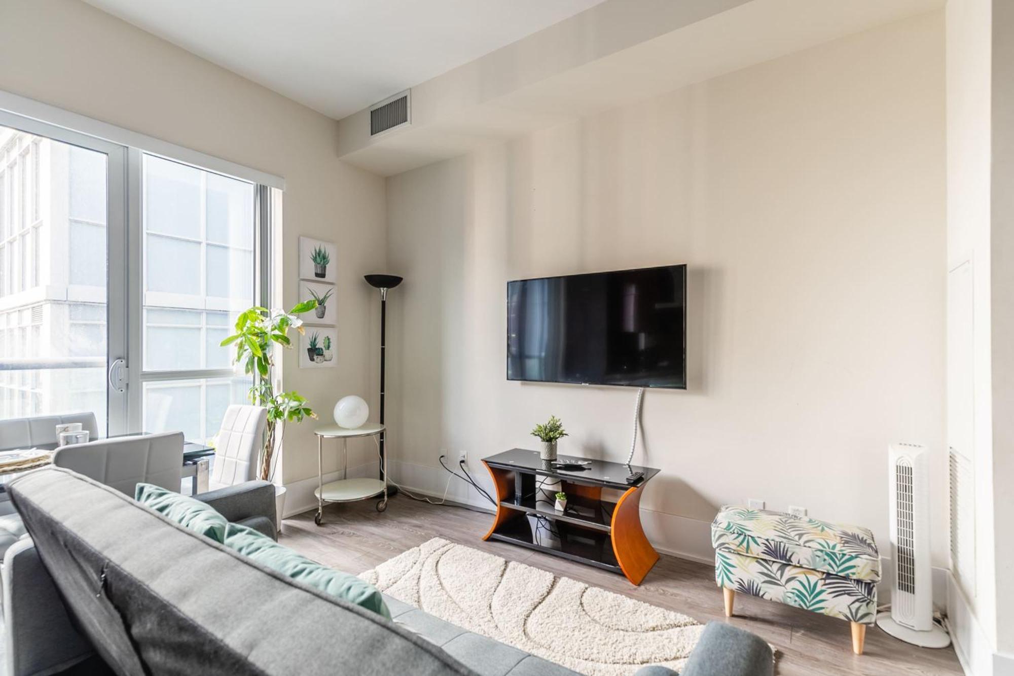 Spacious W Stunning Views Of Downtown Holiday home Toronto