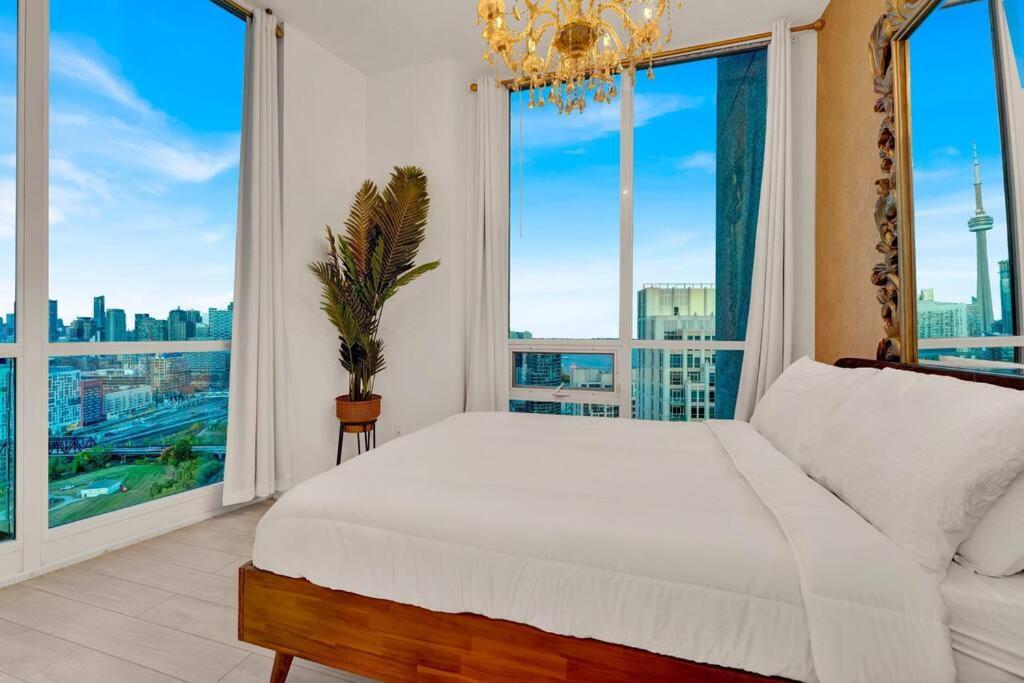 Apartment Penthouse Corner With Panoramic 12 Ft Windows *