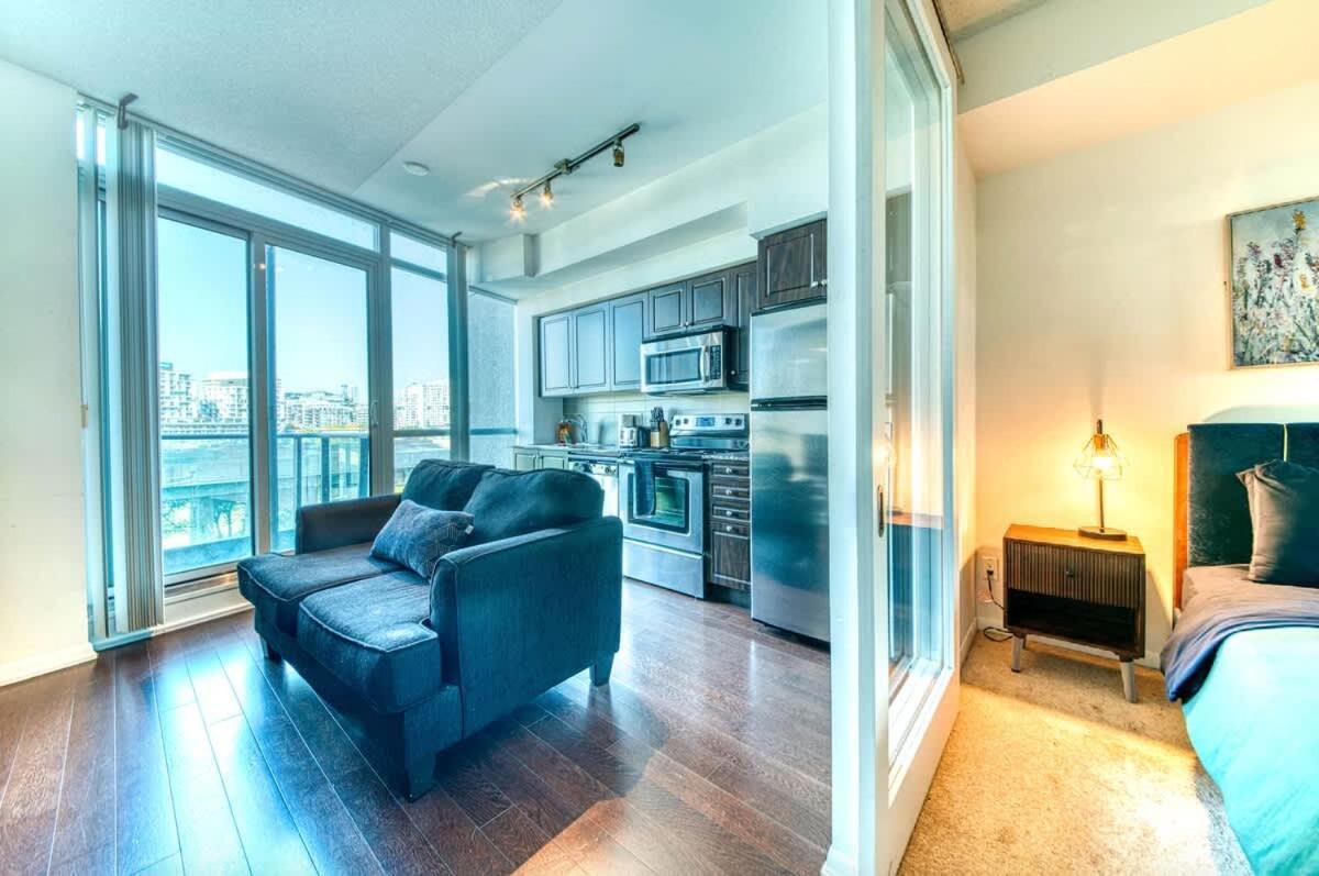 Convenient 1br Walk To Cn Tower Or