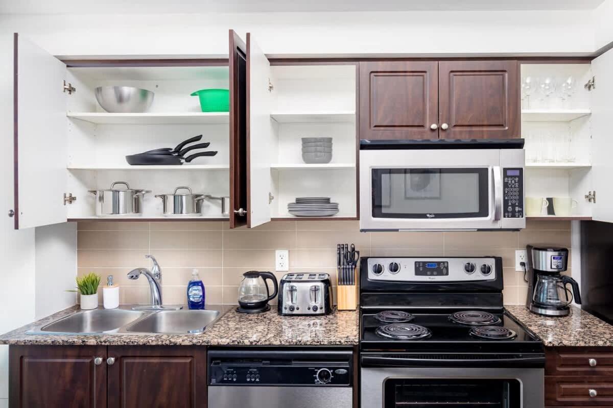 Convenient 1br Walk To Cn Tower Or *