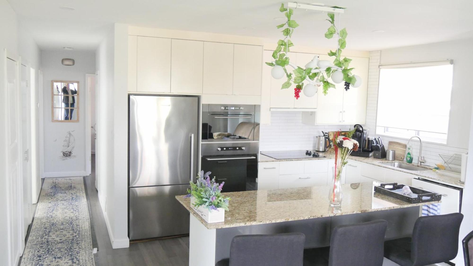 Richview Gardens Suite, 3-bdr * Toronto