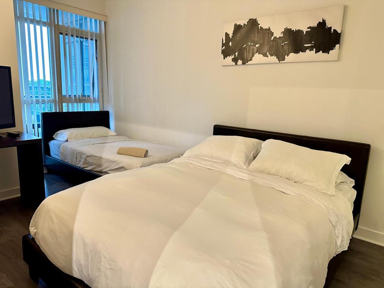 Comfy 1bdrm Den 2baths With 3 Real Beds Parking *