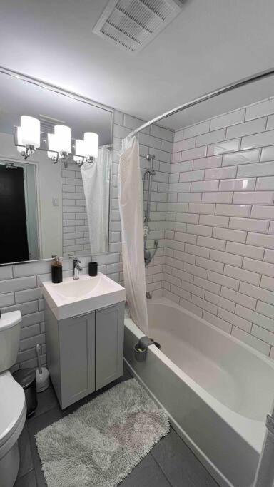 Apartment At The Village Toronto