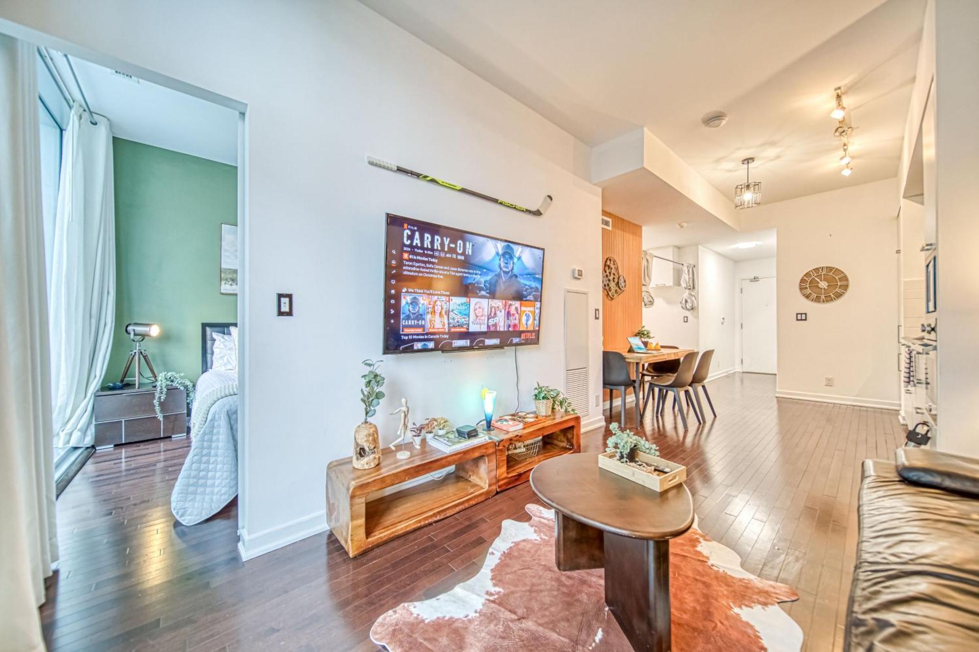 Skyline Retreat Residences Apartment Toronto