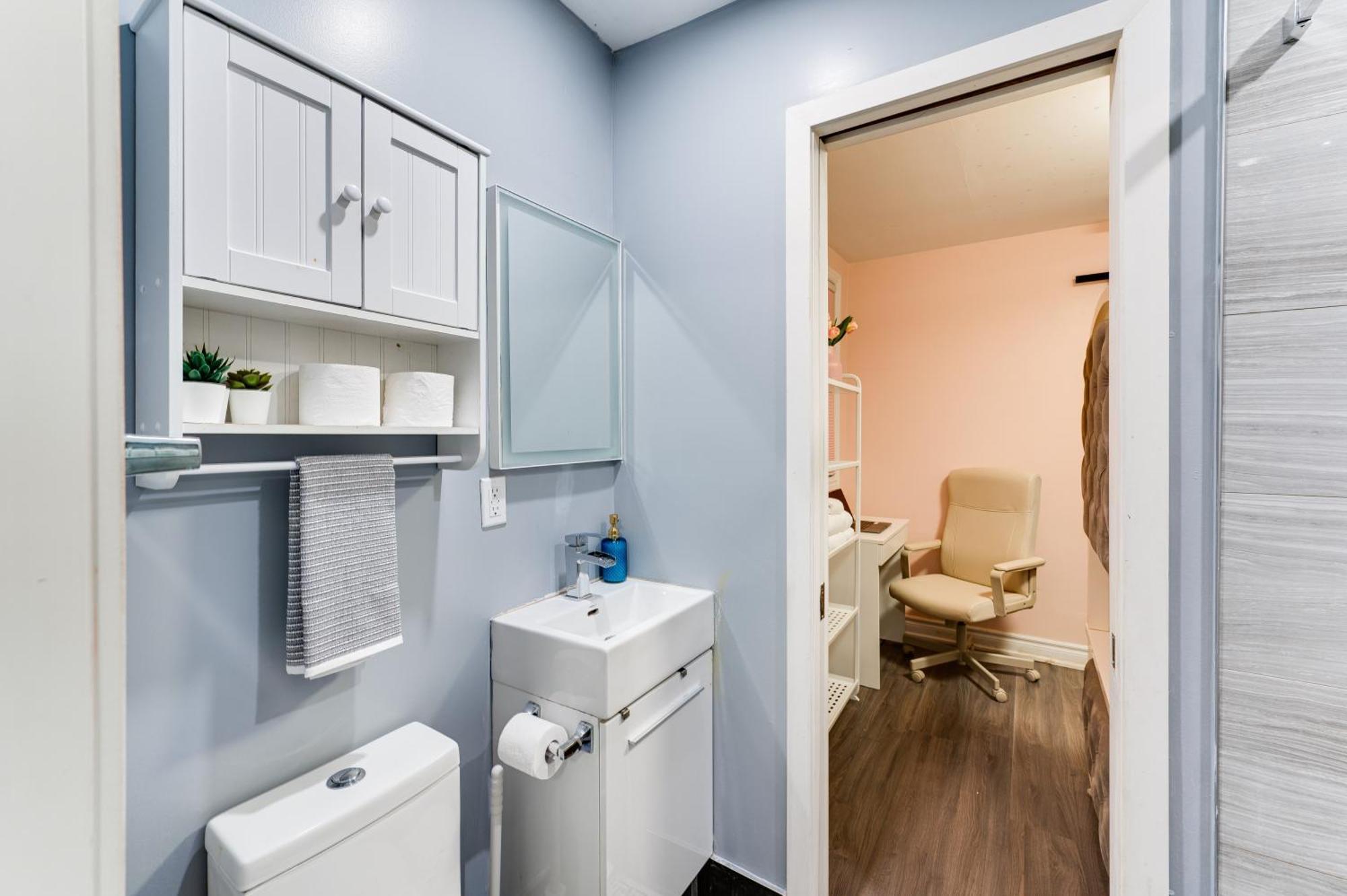 Apartment Resort-like 4br 3ba Near Downtown, Four Seasons Hot Tub, Gym, King Bed *