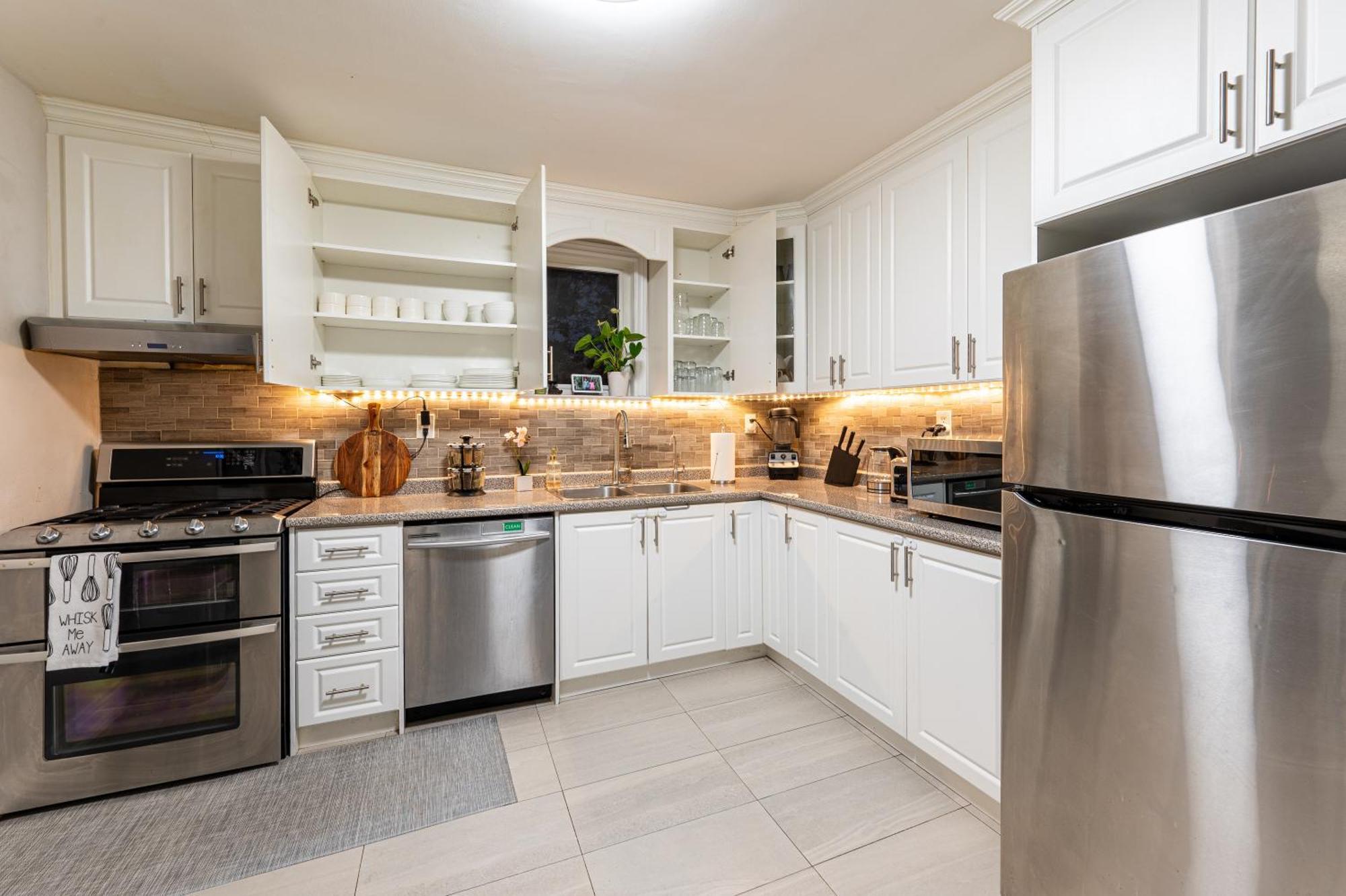 Resort-like 4br 3ba Near Downtown, Four Seasons Hot Tub, Gym, King Bed Apartment *