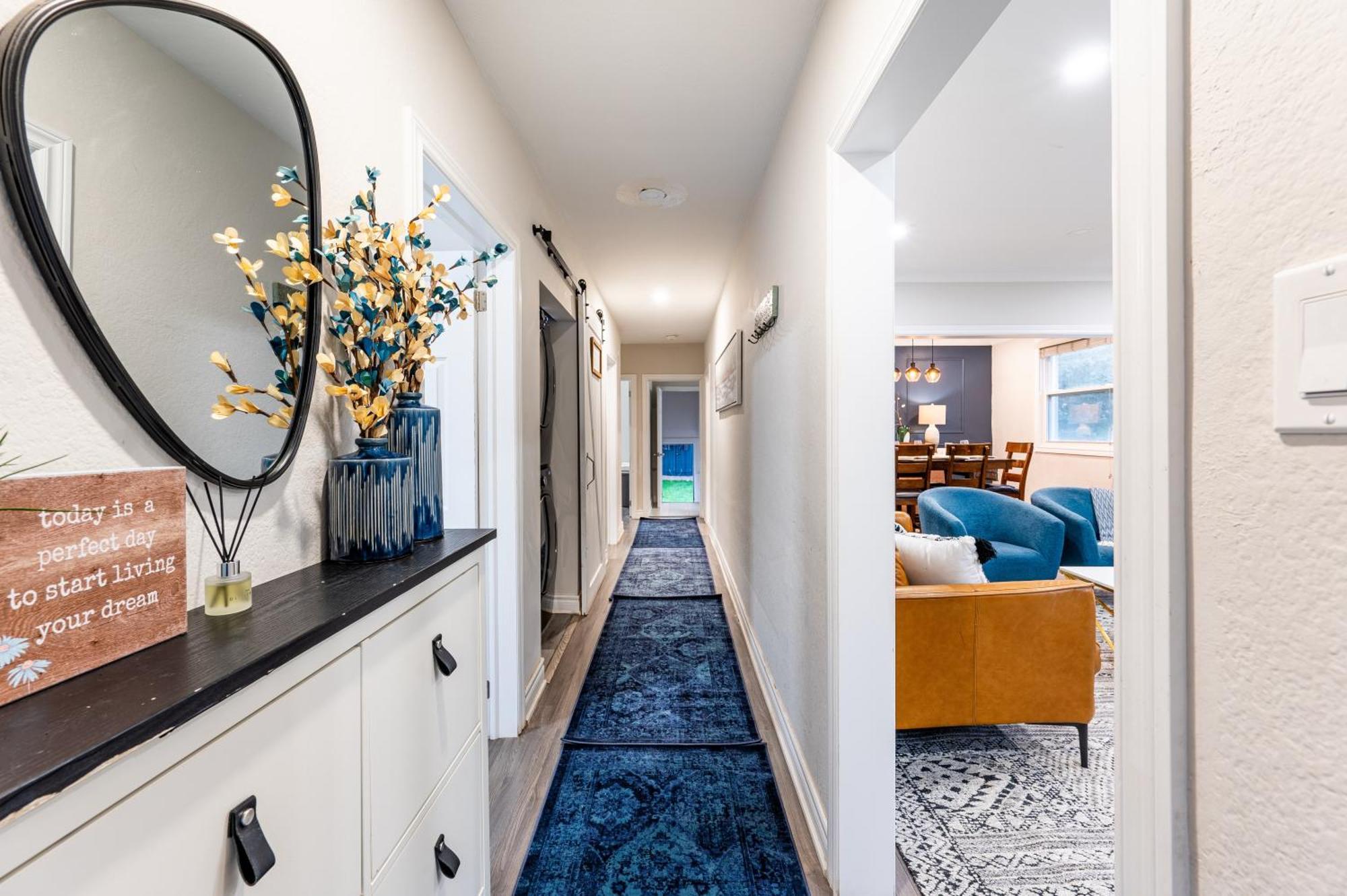 Resort-like 4br 3ba Near Downtown, Four Seasons Hot Tub, Gym, King Bed
