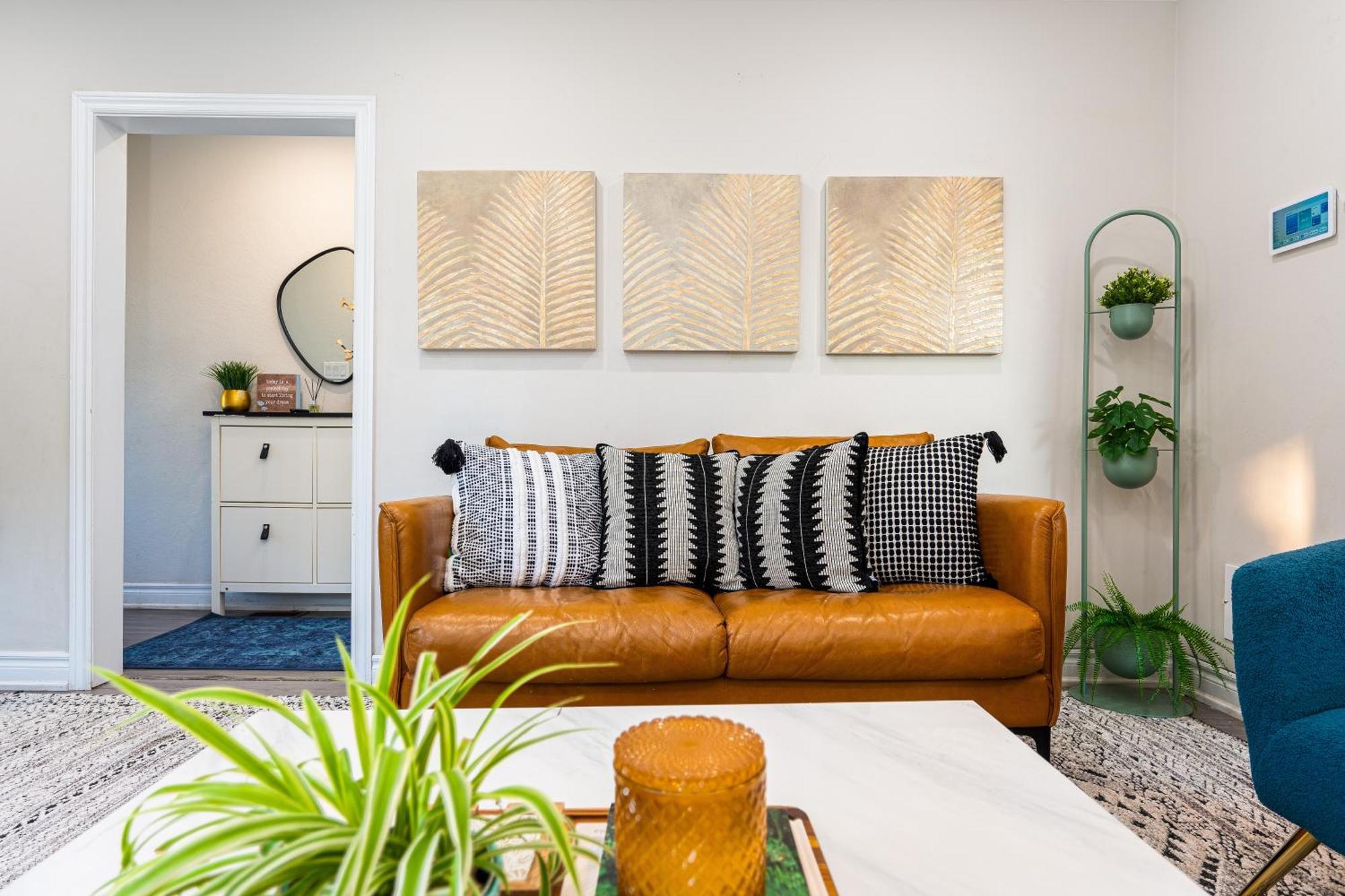 Apartment Resort-like 4br 3ba Near Downtown, Four Seasons Hot Tub, Gym, King Bed Toronto