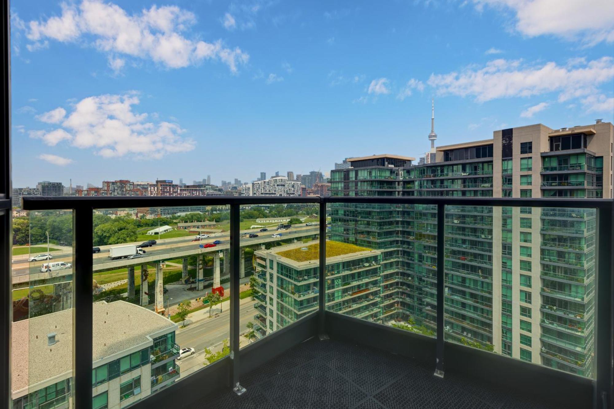 Apartment Amazing 2 Bedroom Waterfront Downtown With Parking