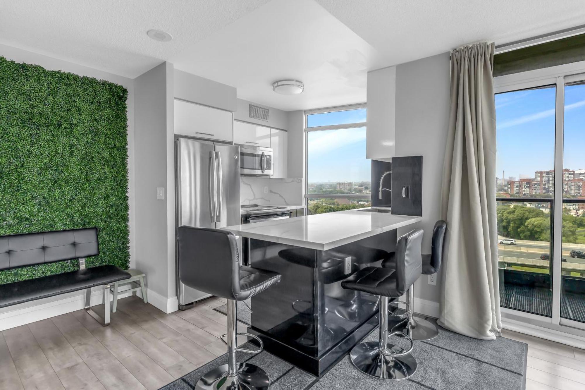 Amazing 2 Bedroom Waterfront Downtown With Parking Apartment Toronto